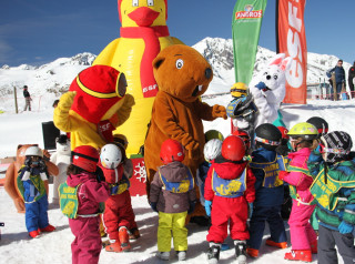 3 to 5 years old group ski sessons with ESF