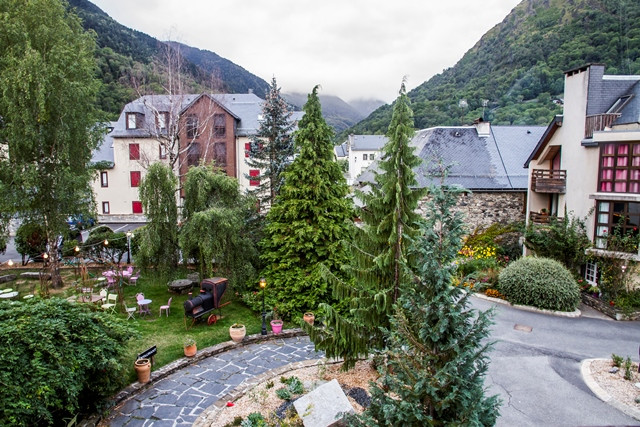 HOTEL MIR - JARDIN DEPUIS 2EME ETAGE