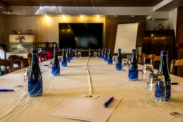 TABLE SALLE SEMINAIRE-HOTEL MIR