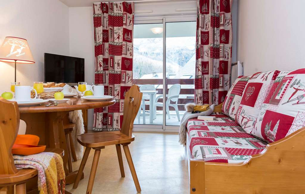tmp45B2_location-ski-saint-lary-soulan-residence-odalys-soleil-d-aure-4 SALON