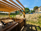 terrasse-ensoleill-e-sous-pergola-en-bois-9098467