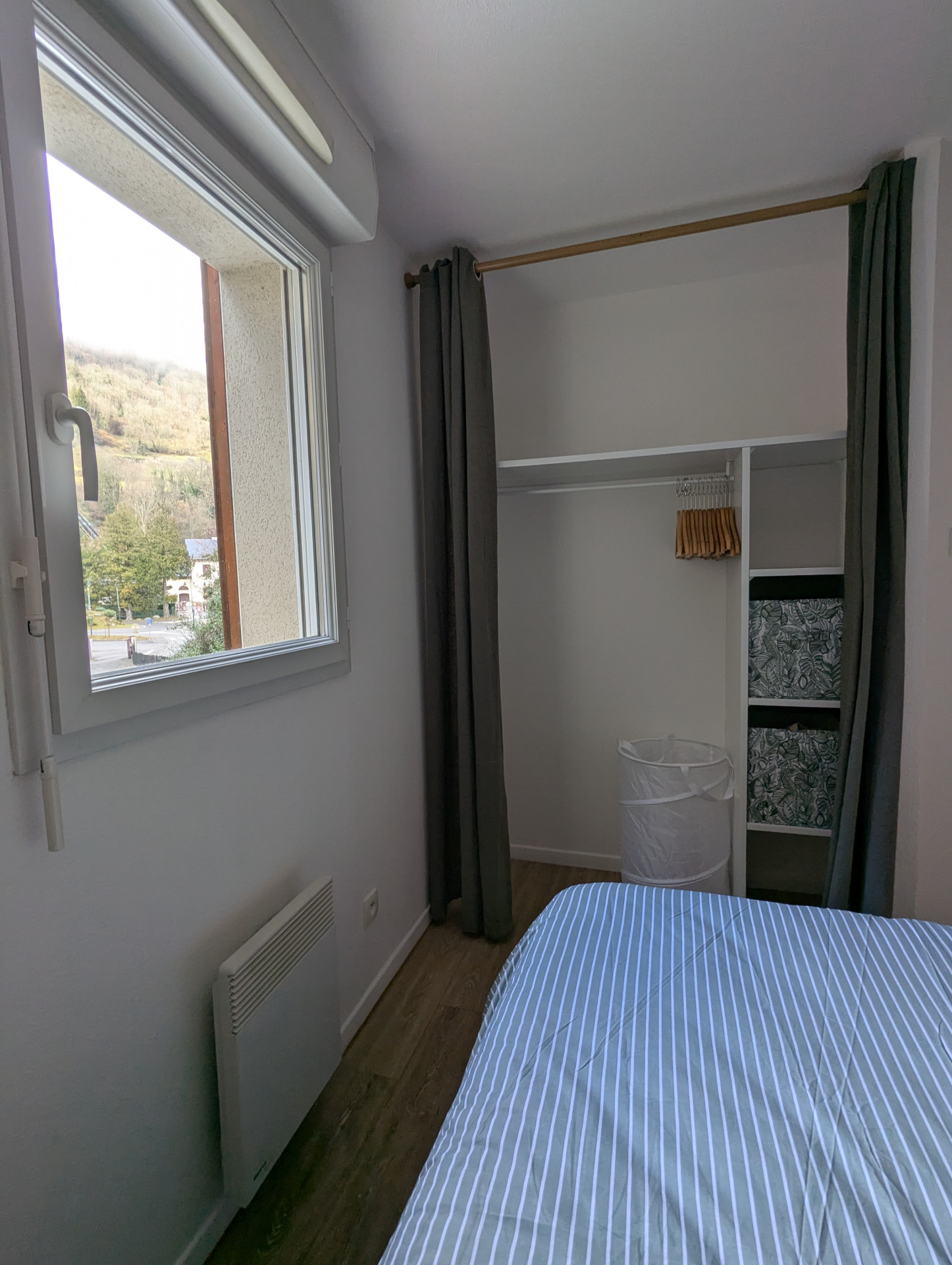 04-placard-chambre-8200133