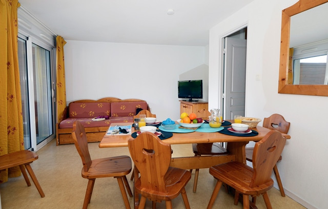 2640-saint-lary-soleil-daure-4p8-salon-web-272534