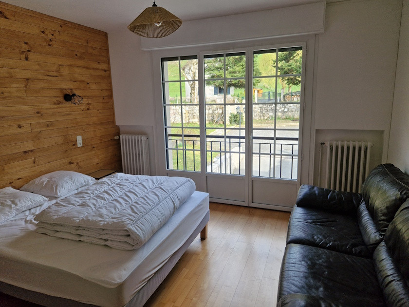 3 - Chambre 1 du bas avec canapé web