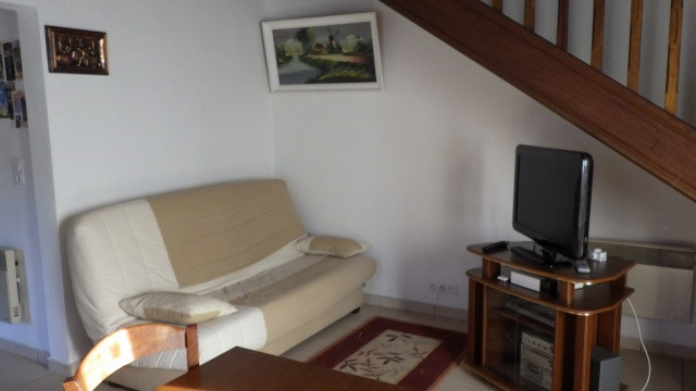 COURBIN-ST MARTIN CHALET LOT LE BERNET SALON TV2