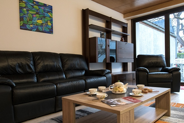 GAUBERT Maison Lou Prat SALON CANAPES WEB - © Office de tourisme Saint-Lary GAUBERT Maison Lou Prat SALON CANAPES WEB