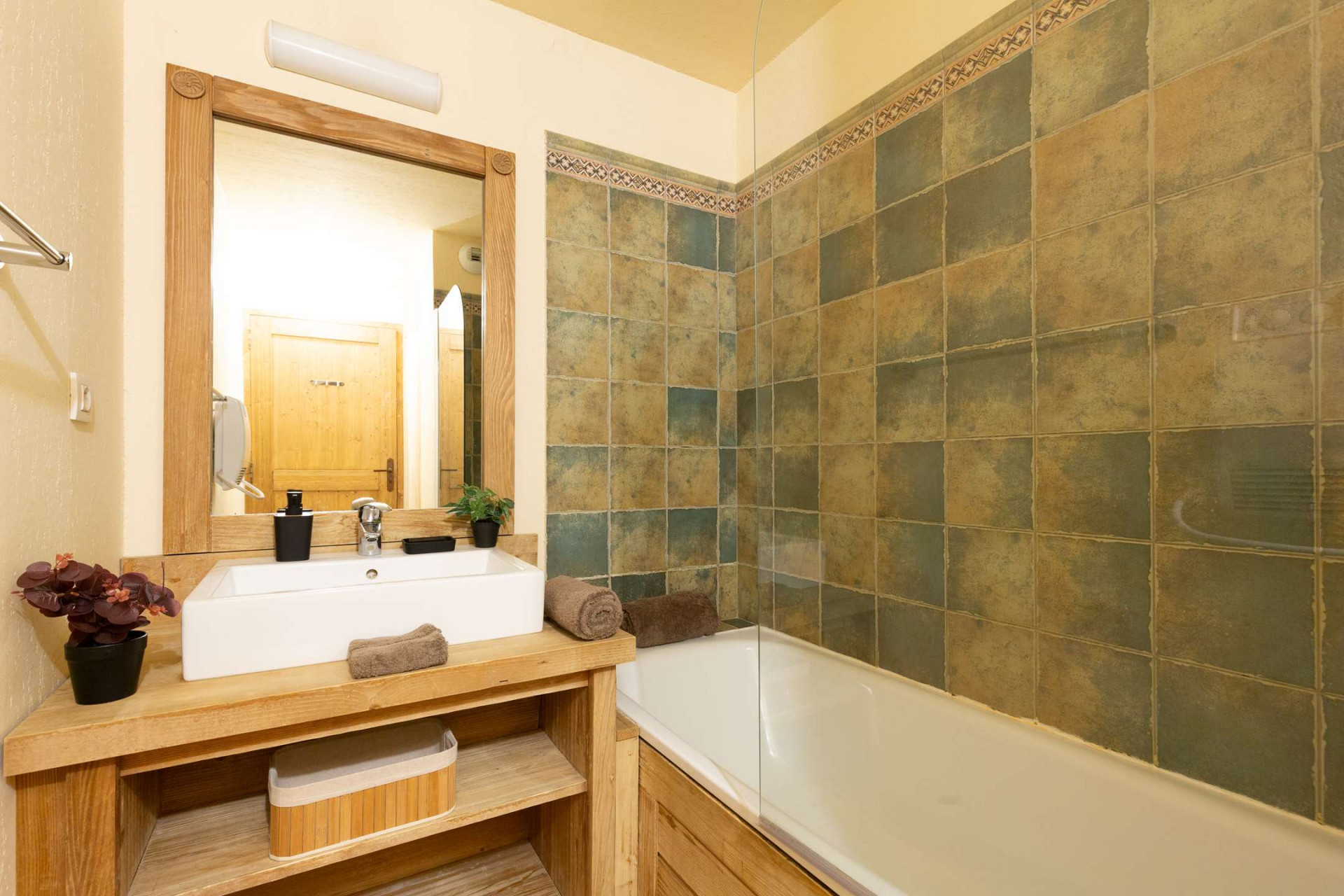 _clients_106517002_photos_480i_8451067