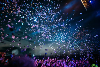 confettis-public-concert-unsplash-6894311