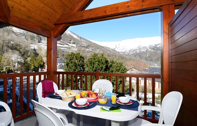 2640-saint-lary-soleil-daure-vue-balcon-web-272524