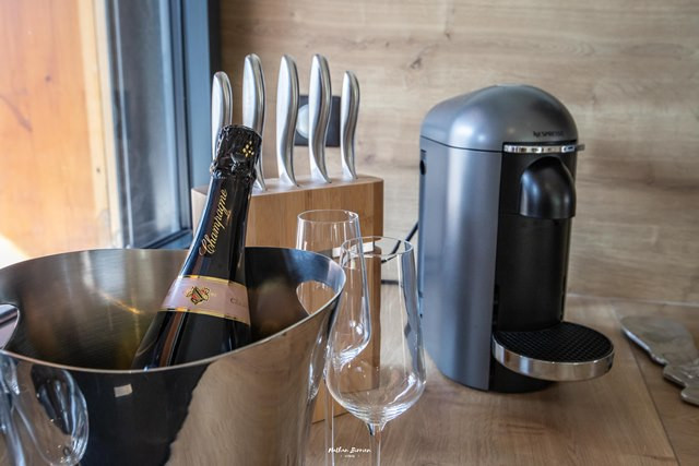 BRUN Chalet Cocoon @Birrien seau champagne WEB BRUN Chalet Cocoon @Birrien seau champagne WEB