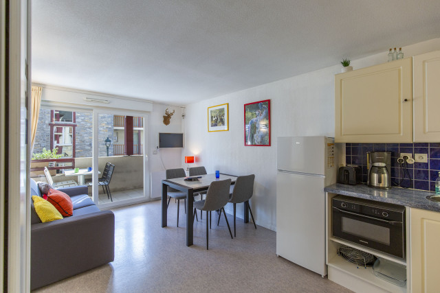 LOCATION_SAINTLARY_T2+_VILLAGE_HYPERCENTRE_GRANDEPIECEDEVIE_ETE_HIVER_FAMILLE_COUPLE_WIFI_ETAGE1_BALCON_DESIGN