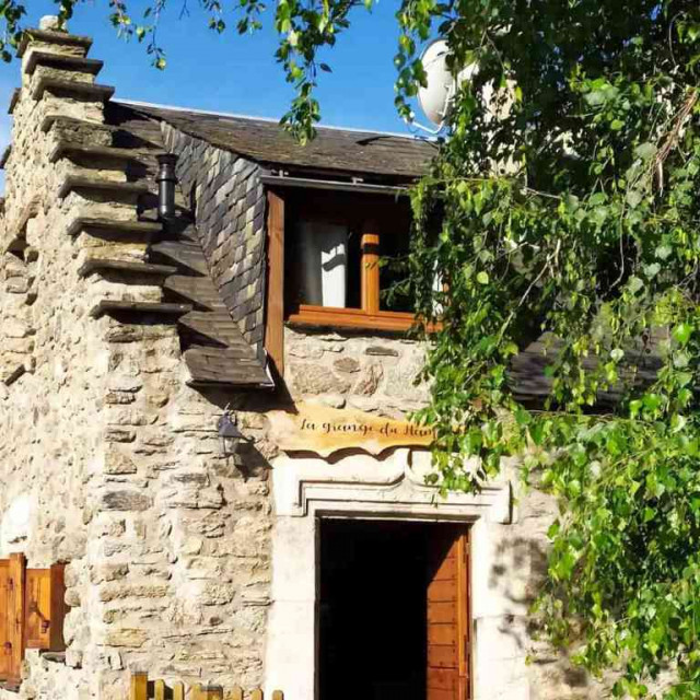 PIQUES Grange du Hameau entrée grange (002)