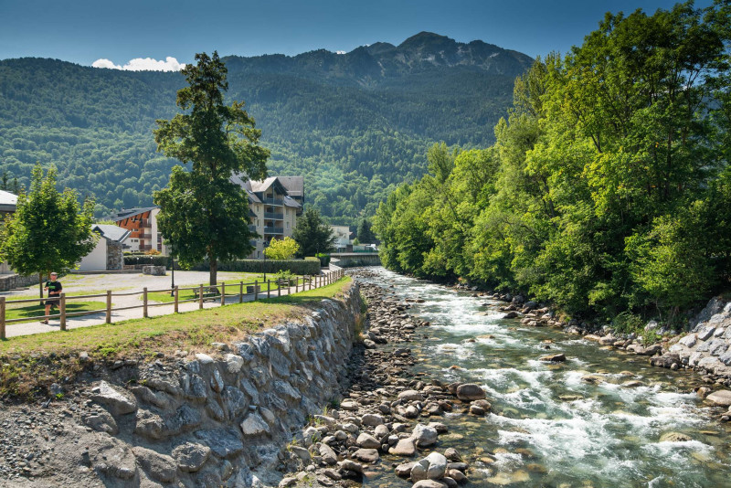 _clients_106517002_photos_551r_8082808