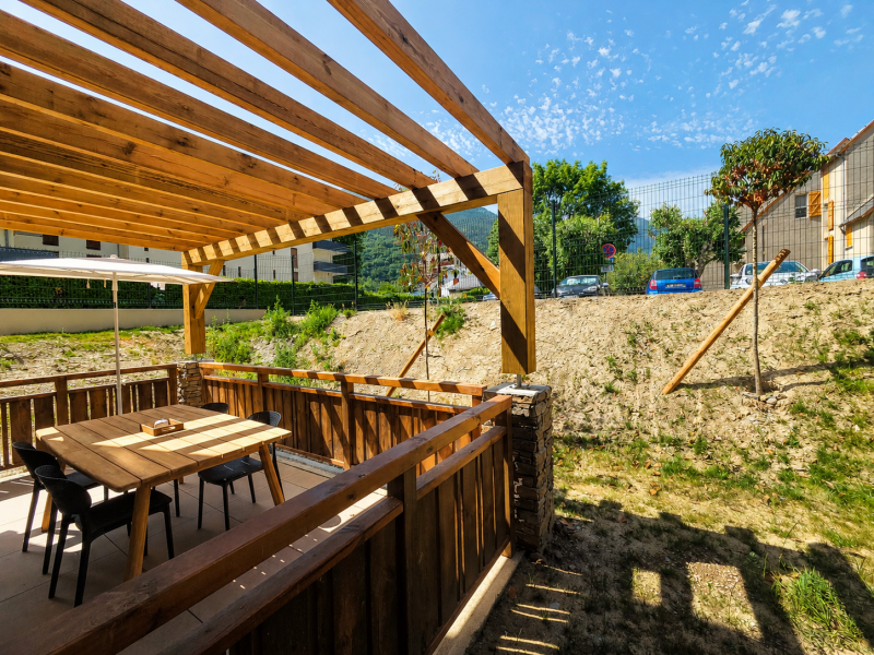 terrasse-ensoleill-e-sous-pergola-en-bois-9098467 terrasse-ensoleill-e-sous-pergola-en-bois-9098467